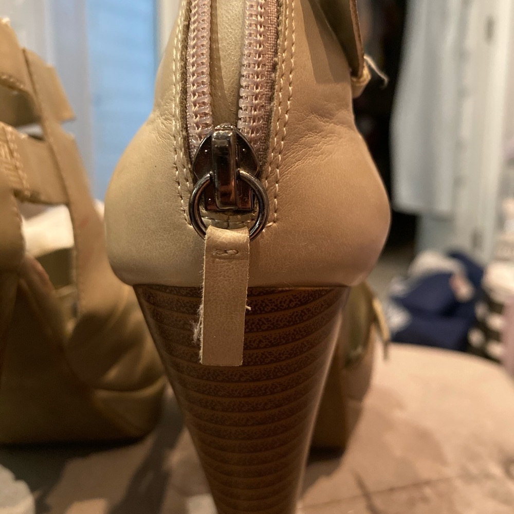 Heels - Picture 5 of 6